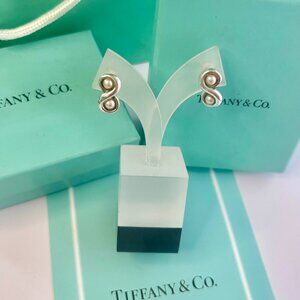 Tiffany & Co. sterling silver pre-own Infinity Swril Pearl stud earring